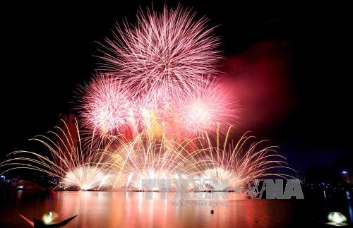  Công bố địa điểm bán và giá vé lễ hội pháo hoa quốc tế Đà Nẵng 2018 ảnh 1